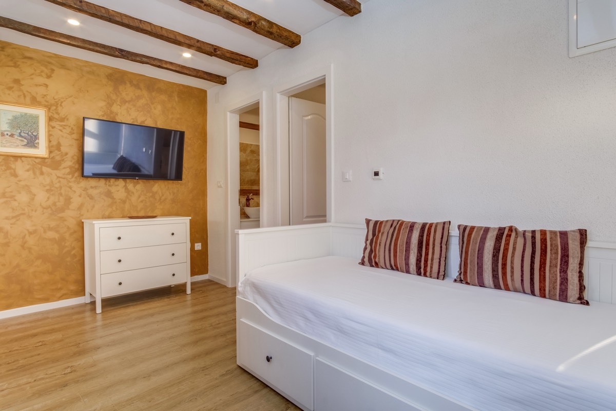 casa-rustica-apartment-bronze-mali-losinj-croatia 03