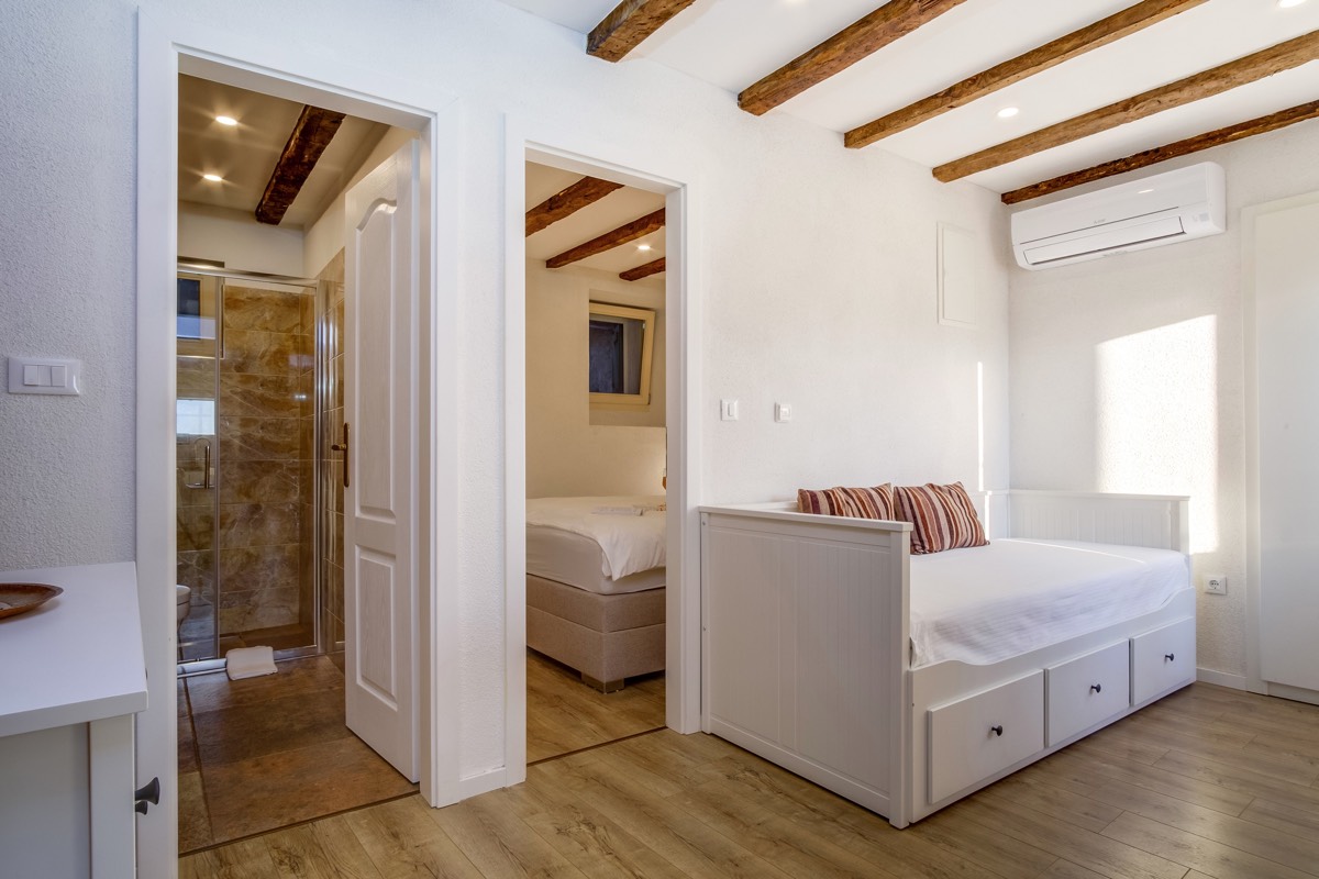 casa-rustica-apartment-bronze-mali-losinj-croatia 06